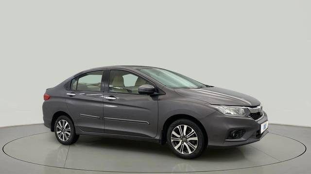 https://images10.gaadi.com/usedcar_image/4468800/original/b2762d95e145086b746ba5fabee1a59e.jpg?imwidth=6400