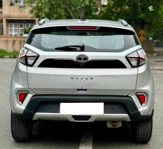 https://images10.gaadi.com/usedcar_image/4469157/original/processed_3efd2043-05ce-469b-bb6c-e2d934475e9a.jpeg?imwidth=6402