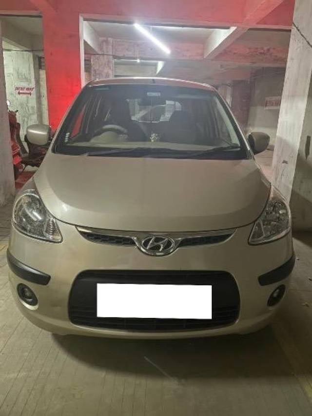 https://images10.gaadi.com/usedcar_image/4469240/original/processed_19314918-0c4b-42c6-a588-cb65b33ffaa3.jpeg?imwidth=6402