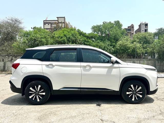 https://images10.gaadi.com/usedcar_image/4469338/original/b42fc879-9027-4fbb-ae93-08a29aeb042a.jpg?imwidth=6401