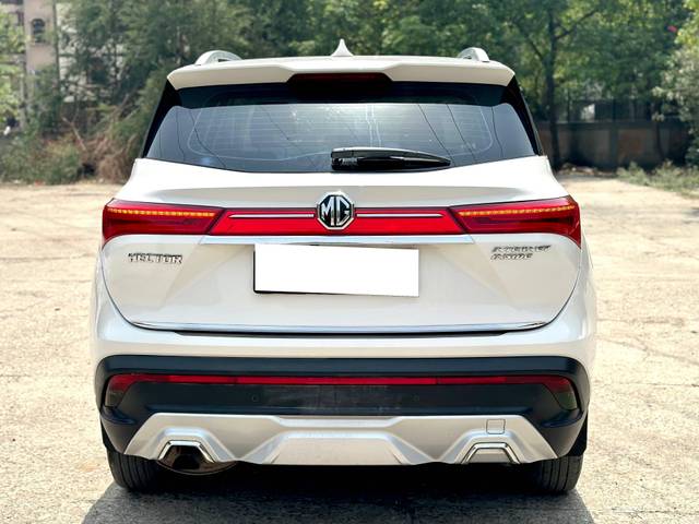 https://images10.gaadi.com/usedcar_image/4469338/original/processed_371bf967-6625-493e-8abb-eccf581ee8c1.jpg?imwidth=6402