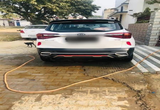 https://images10.gaadi.com/usedcar_image/4469438/original/33806f48-8b01-4570-931a-574114f62230.?imwidth=6400