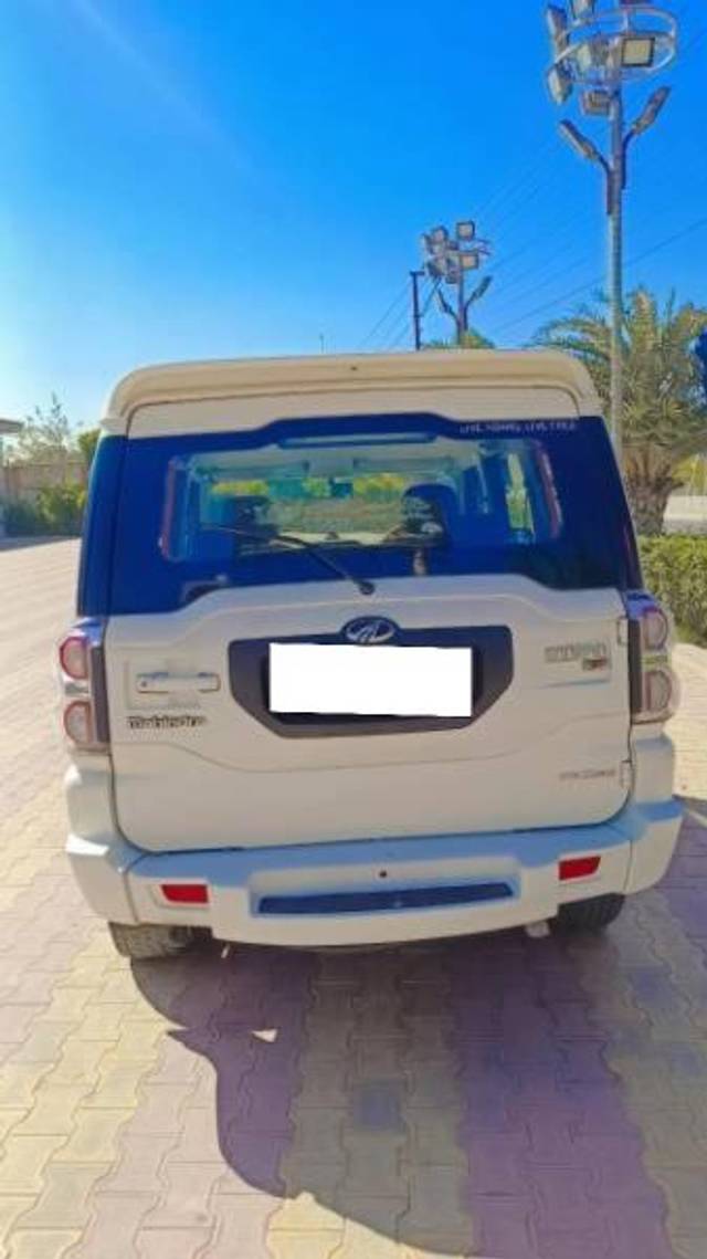https://images10.gaadi.com/usedcar_image/4469771/original/processed_0ea7383c-6763-4f6a-8837-45e5ce7390e3.jpeg?imwidth=6401