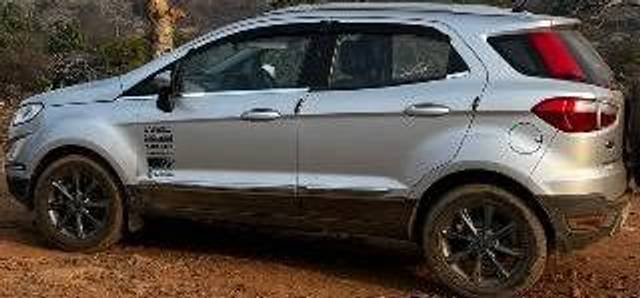 https://images10.gaadi.com/usedcar_image/4469921/original/processed_8b4070f5-e03a-44bd-aae7-e10b3d9086e4.jpeg?imwidth=6402