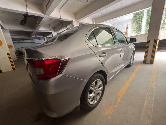 https://images10.gaadi.com/usedcar_image/4470104/original/processed_b0d9ecfa-2f16-493c-ae91-7222c59bca02.jpg?imwidth=6401