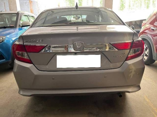 https://images10.gaadi.com/usedcar_image/4470104/original/processed_c7b464c8-7119-497e-ae54-35f8f73849fe.jpg?imwidth=6402