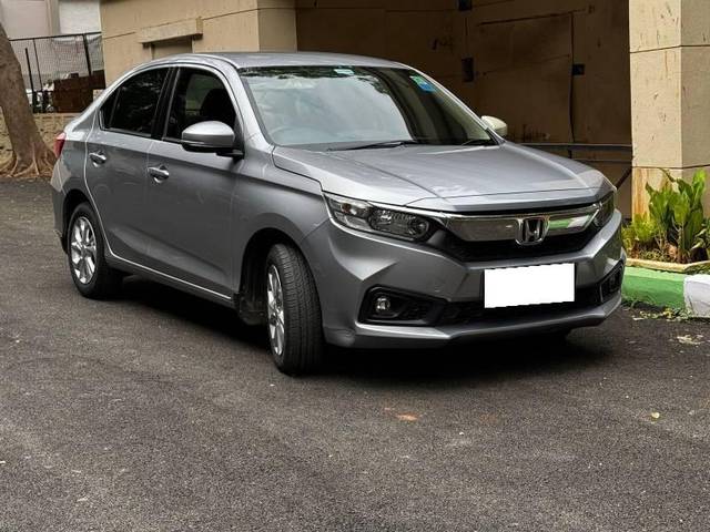 https://images10.gaadi.com/usedcar_image/4470990/original/processed_3b00885c-1135-46cc-803c-611a1fae0015.jpg?imwidth=6402