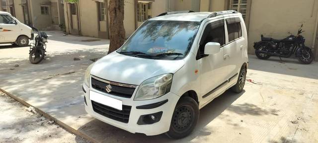 https://images10.gaadi.com/usedcar_image/4471126/original/processed_e19bcf1e-aba5-4cdb-bd12-8418e40a3f36.jpg?imwidth=6400