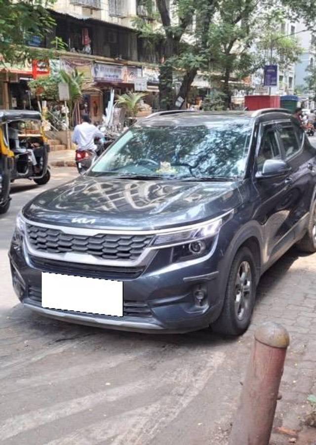https://images10.gaadi.com/usedcar_image/4471139/original/processed_b6d8ec8f-b608-4ed1-9c2c-0bb99aa235f4.jpeg?imwidth=6402