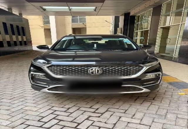 https://images10.gaadi.com/usedcar_image/4471666/original/772bf429-3bee-4ff0-adcb-a46f6a7e0e75.?imwidth=6402