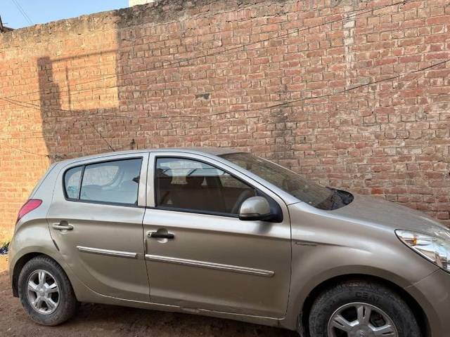 https://images10.gaadi.com/usedcar_image/4471668/original/processed_0cbd1c28-abf7-4ed7-b229-bc905178d25d.jpeg?imwidth=6401