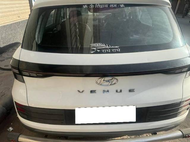 https://images10.gaadi.com/usedcar_image/4471725/original/processed_200114c5-62bd-42ee-97d1-a8c6450748ba.jpg?imwidth=6400