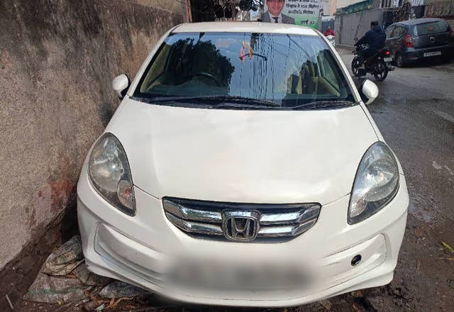 https://images10.gaadi.com/usedcar_image/4471961/original/af365188-c58b-4f41-9376-d8197c90d1d6.?imwidth=6400