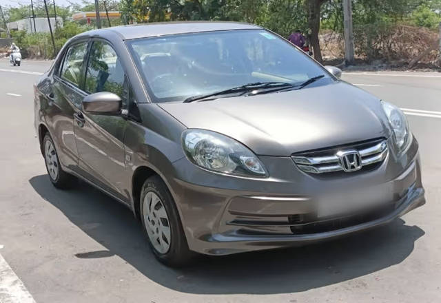 https://images10.gaadi.com/usedcar_image/4472025/original/e6d5b5c0-8eab-4cc6-a70f-a48b135f155c.?imwidth=6400