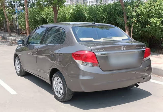 https://images10.gaadi.com/usedcar_image/4472038/original/9d9eb7b9-06ee-45f9-9393-a785e664d6c4.?imwidth=6401