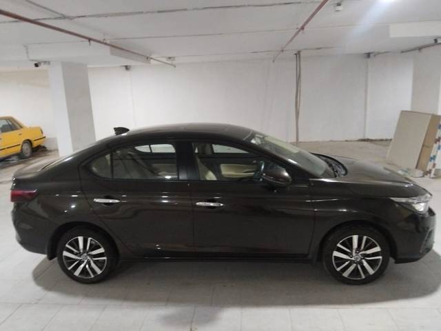 https://images10.gaadi.com/usedcar_image/4472140/original/28cc987ad97de48fea36a222a26b7083.jpg?imwidth=6401