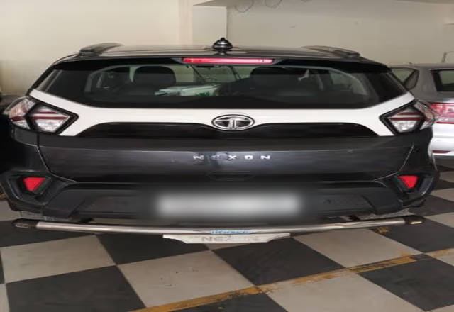 https://images10.gaadi.com/usedcar_image/4472392/original/053fb257-6d6c-4759-a290-be6d8f151c34.?imwidth=6401