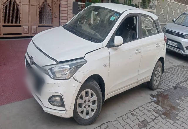 https://images10.gaadi.com/usedcar_image/4472587/original/99ba776c-8c26-47c0-9ab6-1d61909be13a.?imwidth=6400