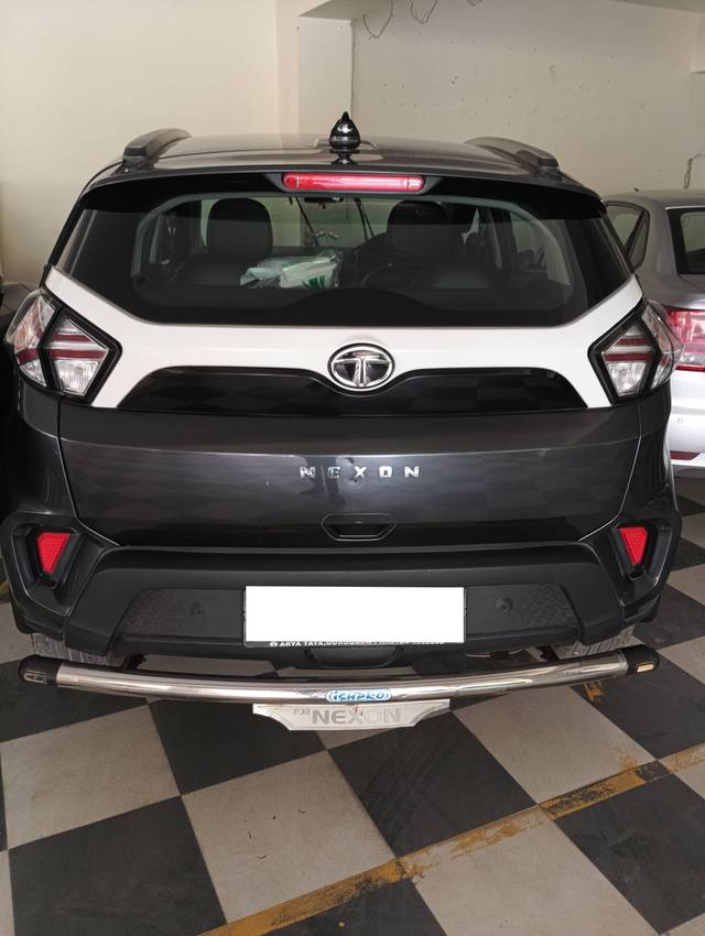 https://images10.gaadi.com/usedcar_image/4472697/original/processed_31d401e6-8f4f-4975-a81a-f1b2e7274022.jpg?imwidth=6401