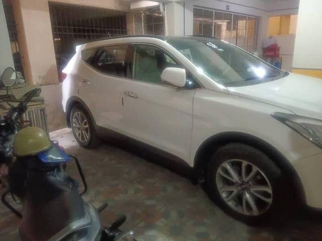 https://images10.gaadi.com/usedcar_image/4472759/original/processed_6faa6aba-c478-402b-94c5-9a94de43d51f.jpg?imwidth=6400