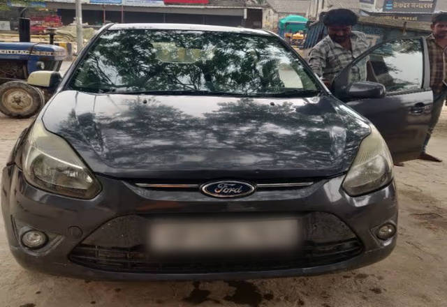 https://images10.gaadi.com/usedcar_image/4472824/original/4832de77-0018-4d89-a702-b8c3bda46de4.?imwidth=6400