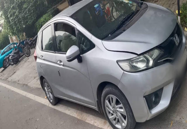 https://images10.gaadi.com/usedcar_image/4472906/original/c4697d8c-924d-4003-b7cf-5cf1104c100d.?imwidth=6402