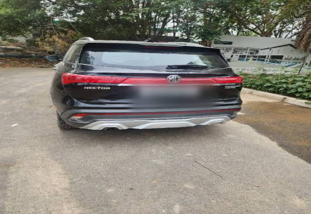 https://images10.gaadi.com/usedcar_image/4472936/original/f0850587-b7ca-475b-b1be-76e47f2396ce.?imwidth=6401