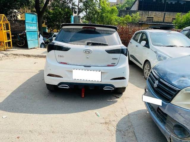 https://images10.gaadi.com/usedcar_image/4473485/original/processed_073b5d63-fbef-4cc3-8cd6-3aa1dea55eb0.jpeg?imwidth=6402
