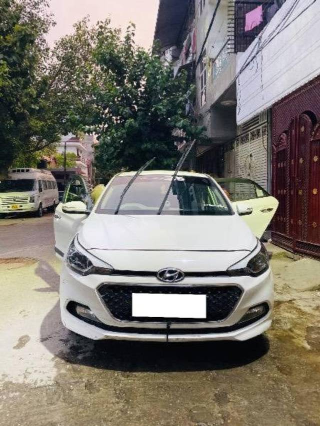 https://images10.gaadi.com/usedcar_image/4473485/original/processed_97ba57cc-e761-4faf-ab3e-035b1fe3b161.jpeg?imwidth=6400