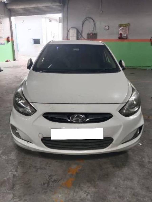 https://images10.gaadi.com/usedcar_image/4473551/original/processed_aea0ce5e-973b-4e5b-896e-288331d94d9a.jpeg?imwidth=6401