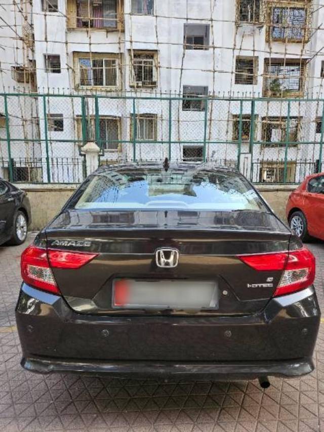 https://images10.gaadi.com/usedcar_image/4473692/original/processed_8db9dbf8-29c7-4982-a991-7175df9f3b05.jpg?imwidth=6401