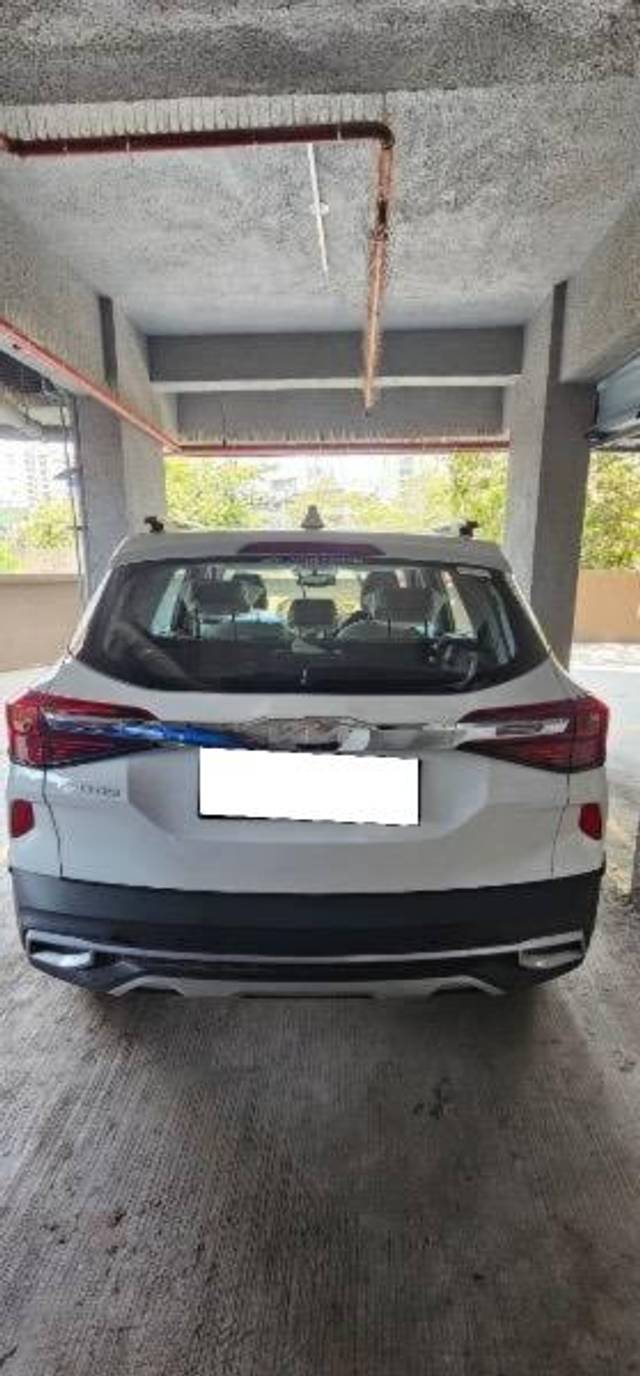 https://images10.gaadi.com/usedcar_image/4473763/original/processed_611d1e6a-3996-4bc6-b35e-4029a2415bf9.jpeg?imwidth=6402
