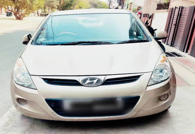 https://images10.gaadi.com/usedcar_image/4474183/original/cc72e2cd-7873-423a-be23-1d723bc97d9a.?imwidth=6400