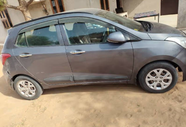 https://images10.gaadi.com/usedcar_image/4474185/original/8dc23aa2-e731-4af6-98f4-2a2bc261f1b4.png?imwidth=6401