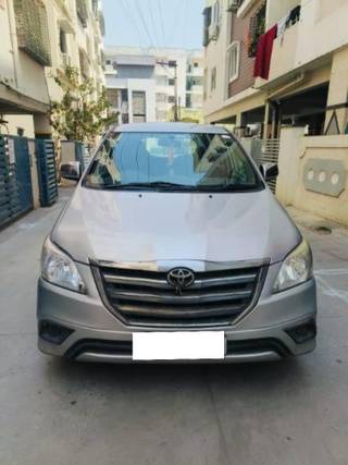 Toyota Innova 2004-2011 Toyota Innova 2.5 V Diesel 8-seater