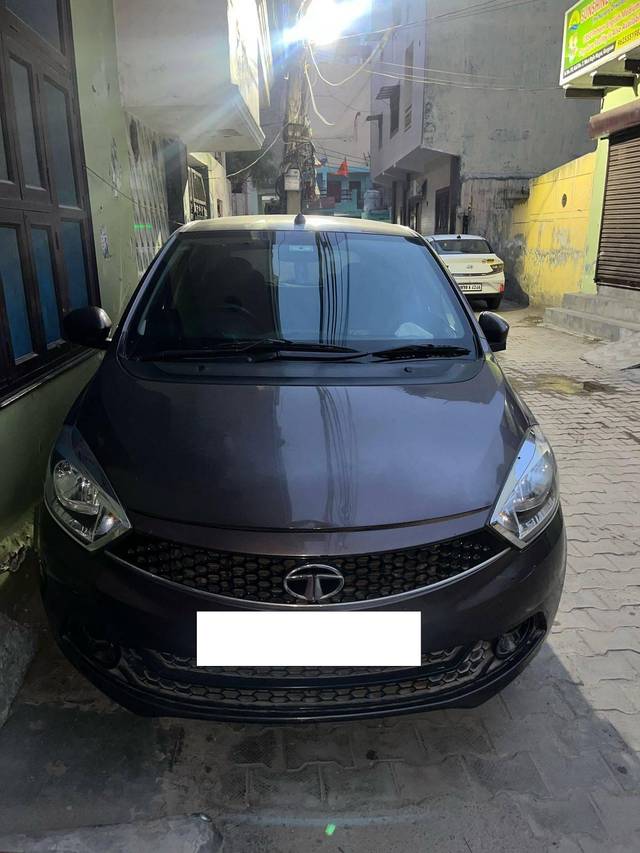 https://images10.gaadi.com/usedcar_image/4474759/original/processed_d4b65c90-0e9f-467b-b942-78e5c4f5f075.jpg?imwidth=6400