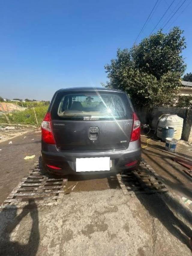https://images10.gaadi.com/usedcar_image/4474872/original/processed_9c11ee9e-5061-4e2f-8e3d-cd2695ce84f4.jpeg?imwidth=6402