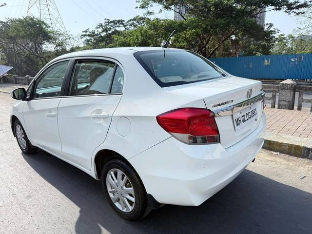 https://images10.gaadi.com/usedcar_image/4475072/original/processed_94c62ac297f7d4cca7f72cff8a2837ab.jpg?imwidth=6402