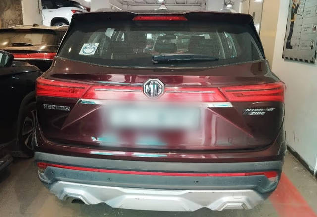 https://images10.gaadi.com/usedcar_image/4475462/original/121e2978-2a14-4c8a-887c-c3b6474fc61a.?imwidth=6402