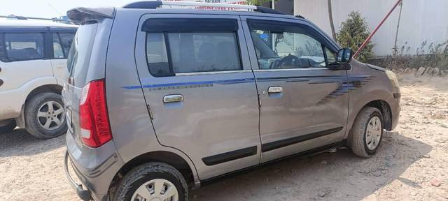 https://images10.gaadi.com/usedcar_image/4475483/original/processed_393ca83b-311d-4c6c-ac99-e71379e02711.jpg?imwidth=6401