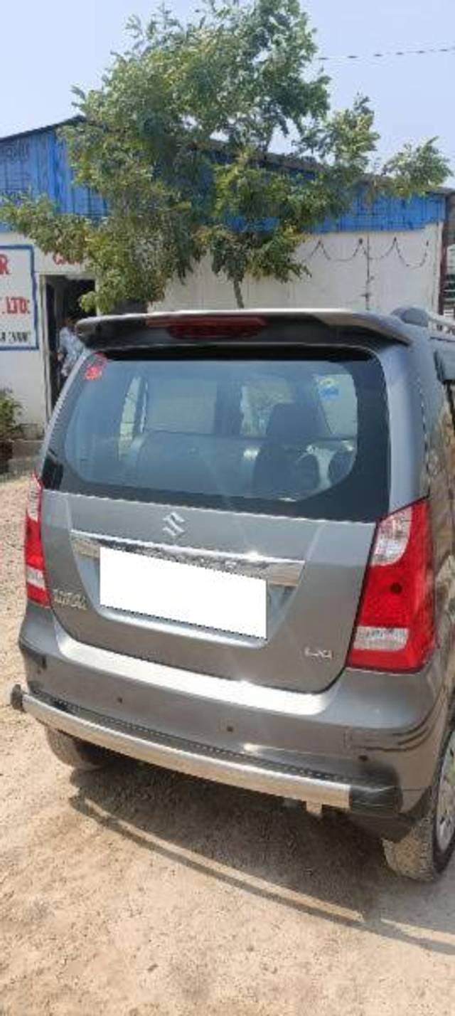 https://images10.gaadi.com/usedcar_image/4475483/original/processed_806f35ec-e795-45bb-b909-321d1a35afed.jpg?imwidth=6400