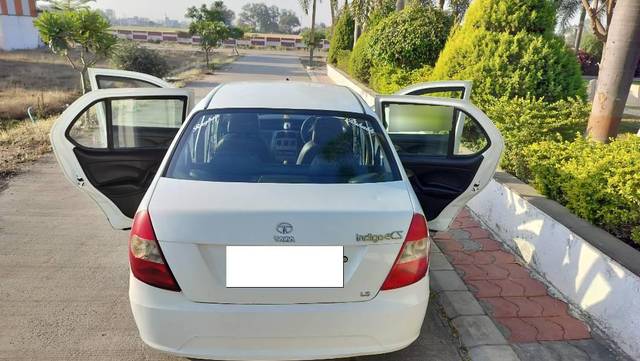 https://images10.gaadi.com/usedcar_image/4475791/original/processed_84fc0e04-123f-44e7-accd-f2abfa6eadc2.jpg?imwidth=6401