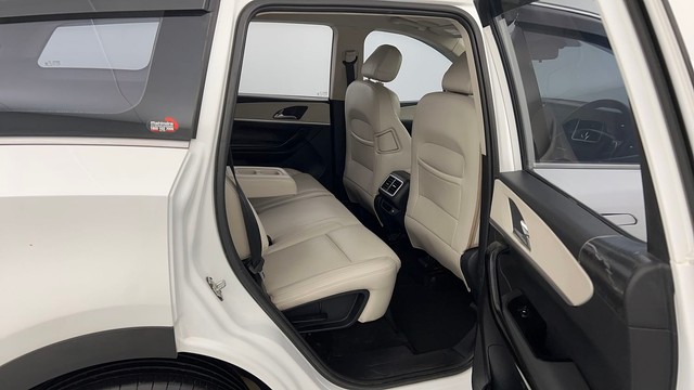 Second-hand 2021 Mahindra XUV700 AX7 6 Str Diesel for sale in Lucknow-24