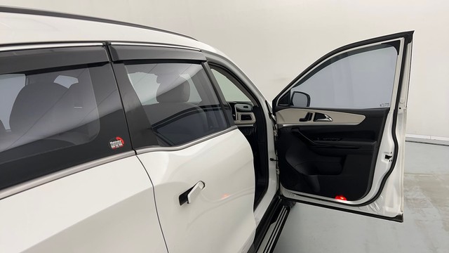 Second-hand 2021 Mahindra XUV700 AX7 6 Str Diesel for sale in Lucknow-16