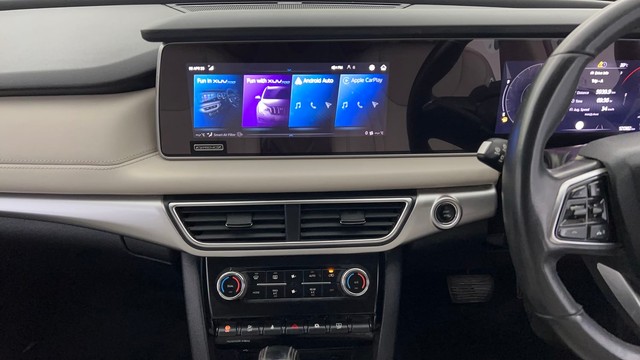 Second-hand 2021 Mahindra XUV700 AX7 6 Str Diesel for sale in Lucknow-34