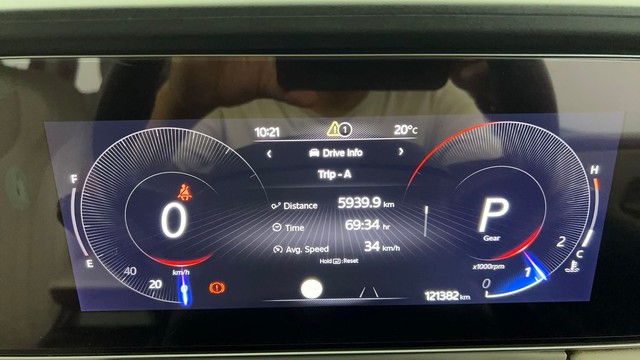 Second-hand 2021 Mahindra XUV700 AX7 6 Str Diesel for sale in Lucknow-13