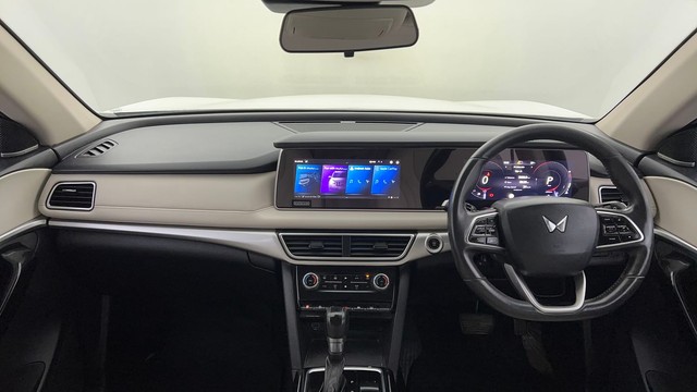 Second-hand 2021 Mahindra XUV700 AX7 6 Str Diesel for sale in Lucknow-11