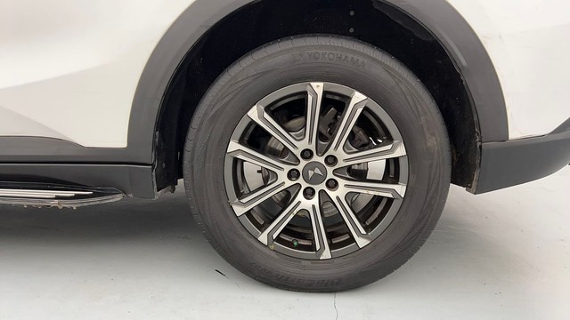 Second-hand 2021 Mahindra XUV700 AX7 6 Str Diesel for sale in Lucknow-19