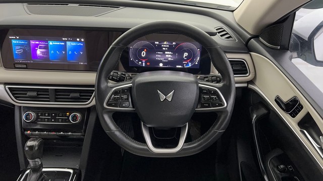 Second-hand 2021 Mahindra XUV700 AX7 6 Str Diesel for sale in Lucknow-23