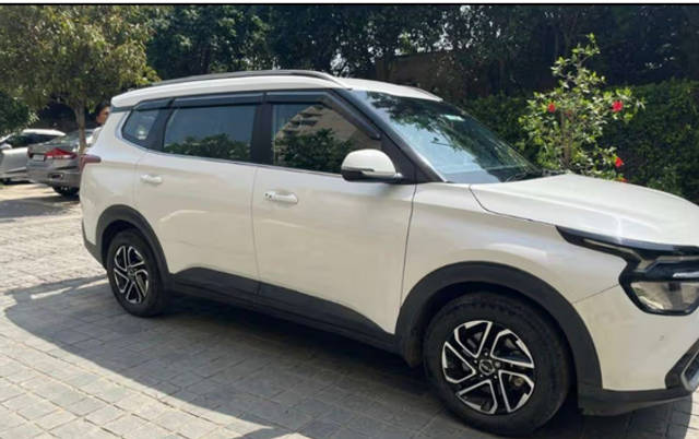 https://images10.gaadi.com/usedcar_image/4476395/original/b201ab6c-6bc2-4ea7-84f6-3f790d4873a3.png?imwidth=6401
